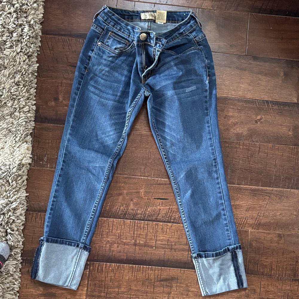 Hybrid & Company Dark Blue Cuffed Capri length skinny jeans